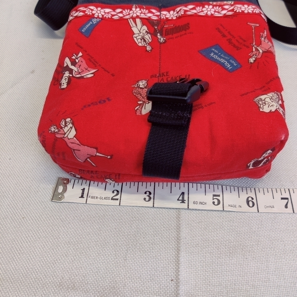 Handmade Quilted Cotton Small Crossbody Bergen Bag 50's Housewife Red & Black - Picture 14 of 16